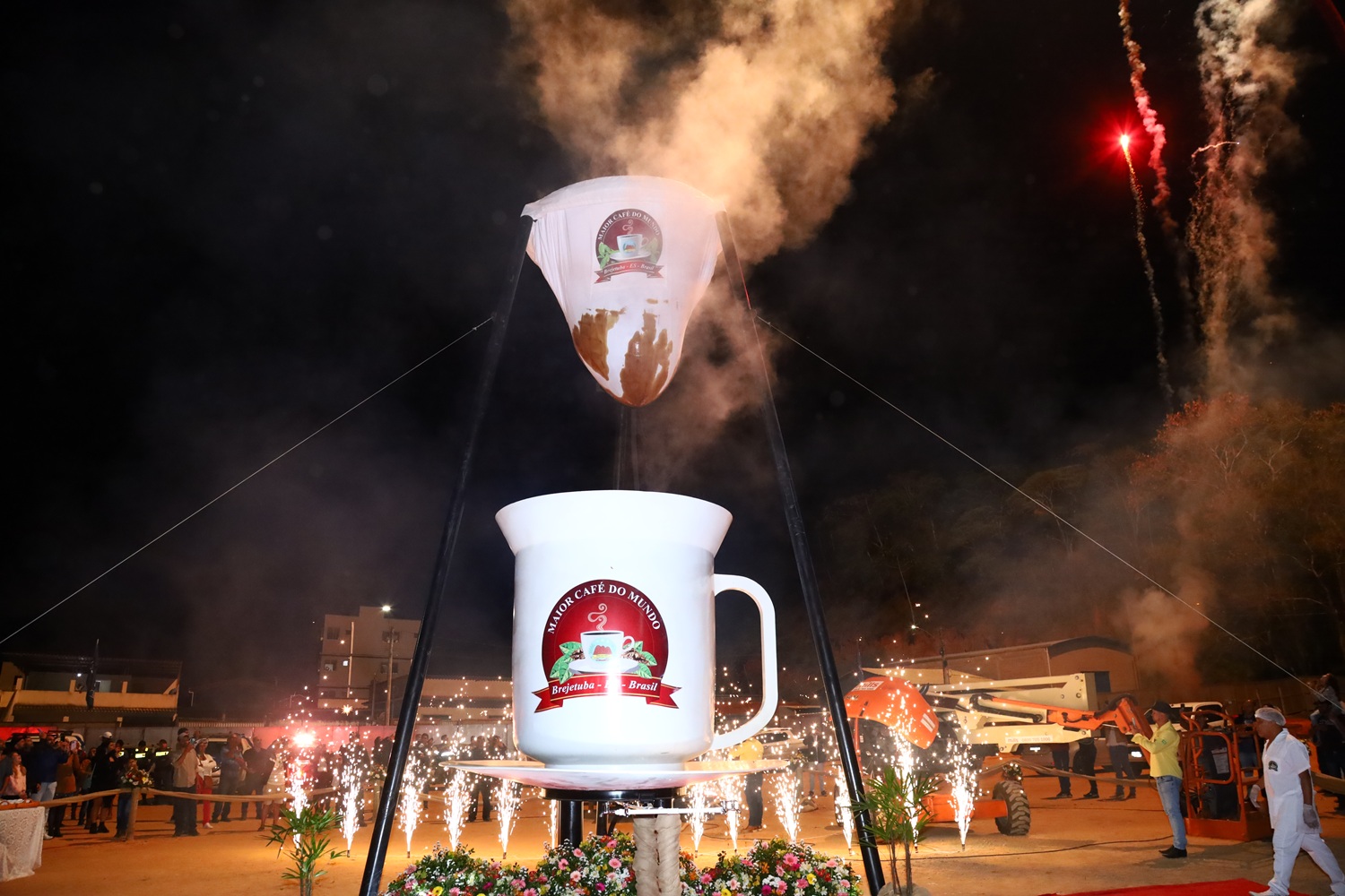 Montanhas Capixabas apostam em fé, tradição e café gigante para encantar público na Feira dos Municípios 2026