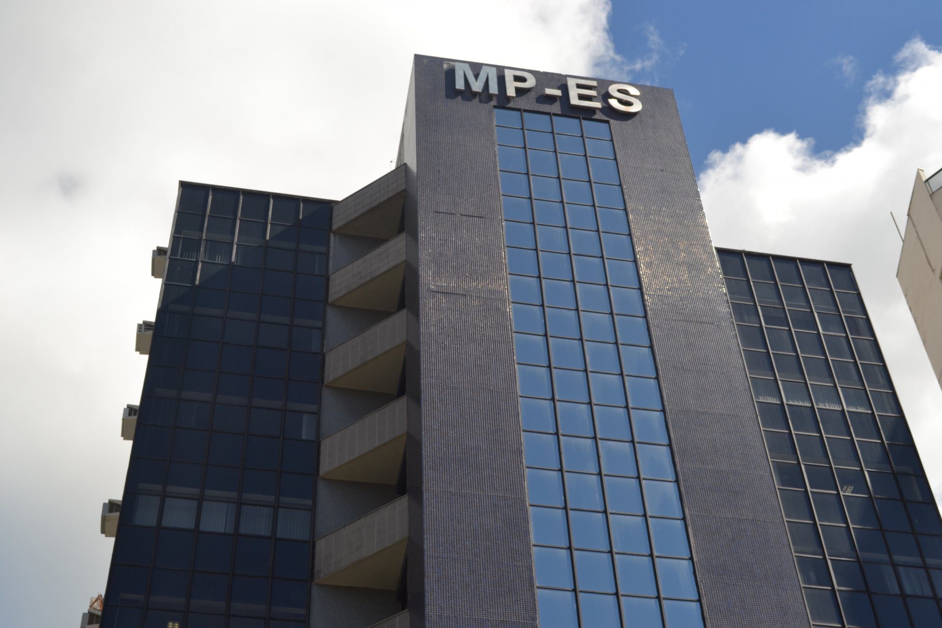 Concurso do MPES com 25 mil inscritos libera gabarito; veja quantas você acertou