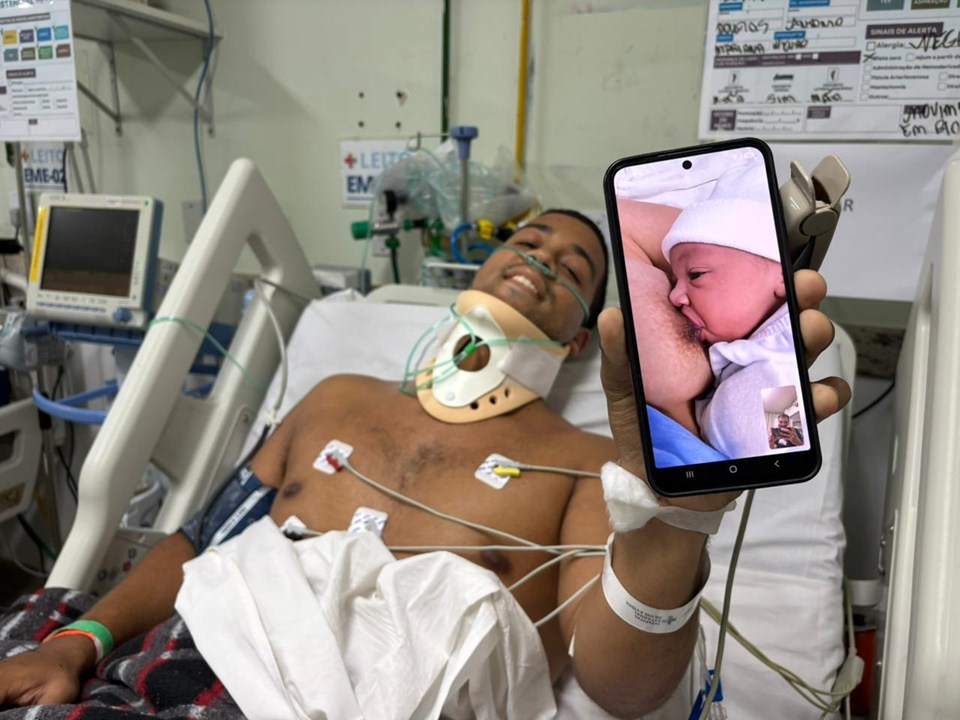 Policial Militar de Barra de São Francisco internado em Colatina conhece a filha recém nascida por videochamada