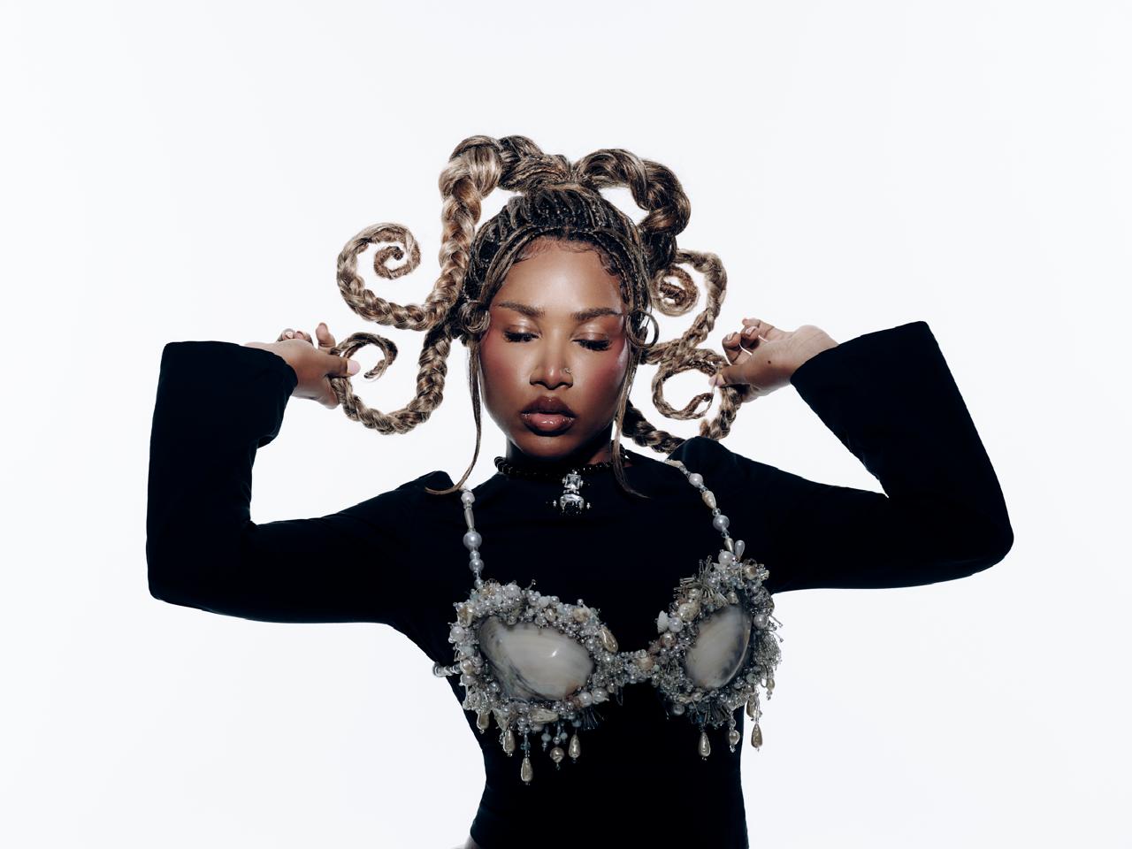 Ebony faz show gratuito em Vitória no lançamento do Festival Turmalina