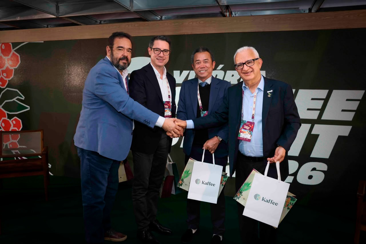 Encontro inédito entre Brasil, Vietnã e Colômbia discute origem e futuro do café no Vitória Coffee Summit