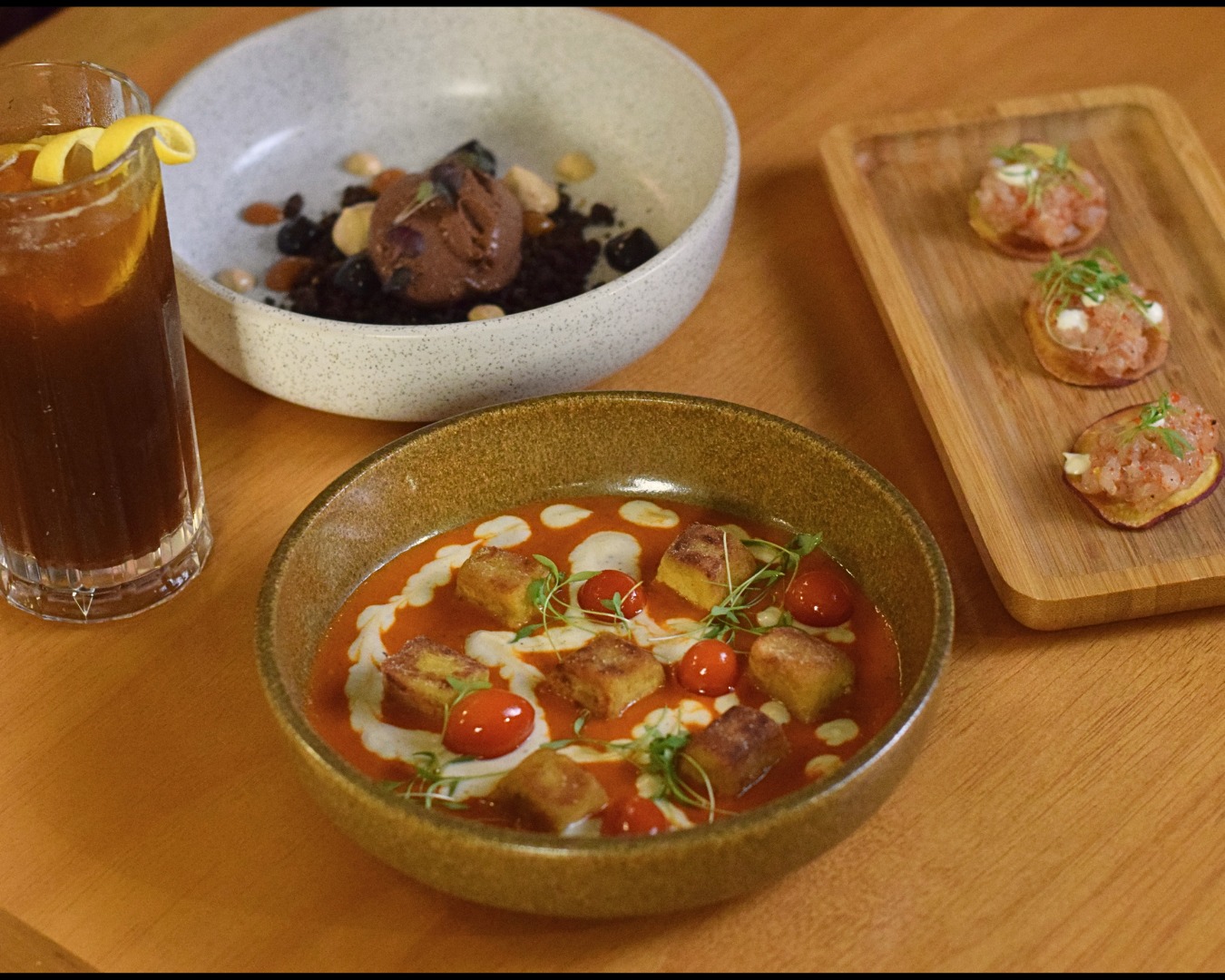 Cafeteria do ES prepara jantar harmonizado exclusivo para 12 pessoas unindo café e alta gastronomia