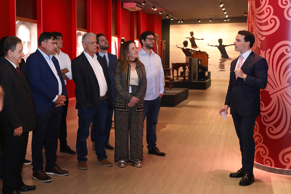 Exposição sobre 190 anos recebe empresários do ES em Ação