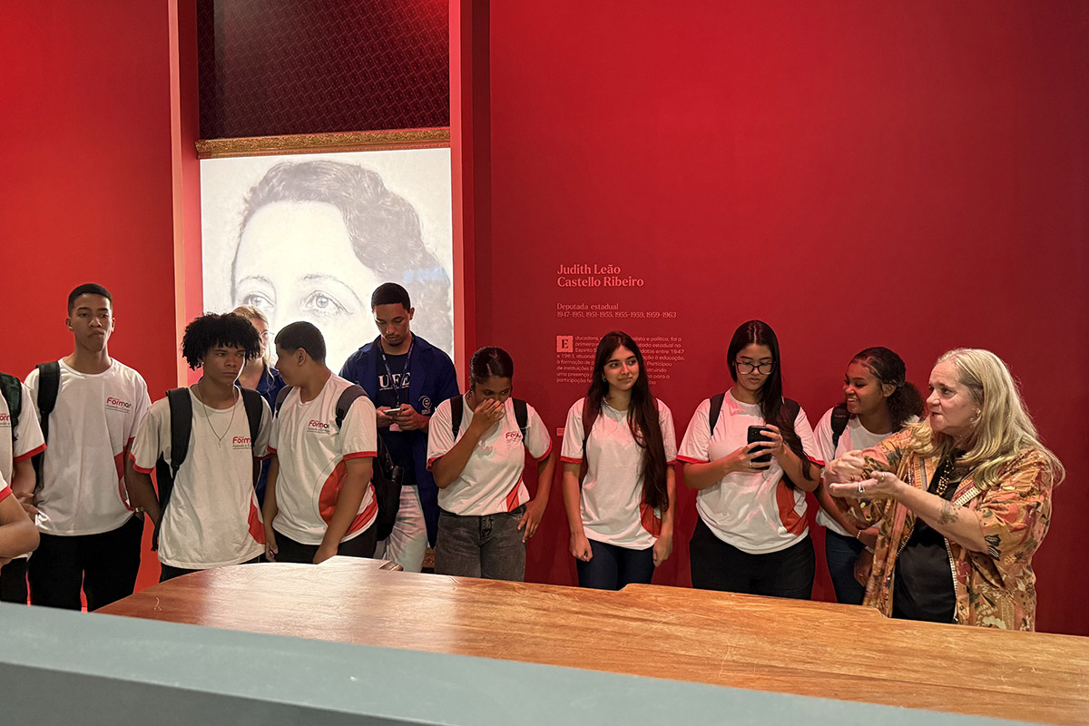 Exposição sobre 190 anos do Legislativo está aberta a grupos escolares