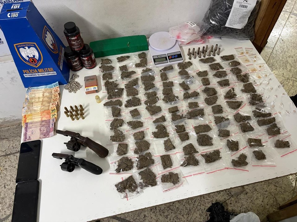 Apreensão de entorpecentes e armas de fogo em São Roque do Canaã