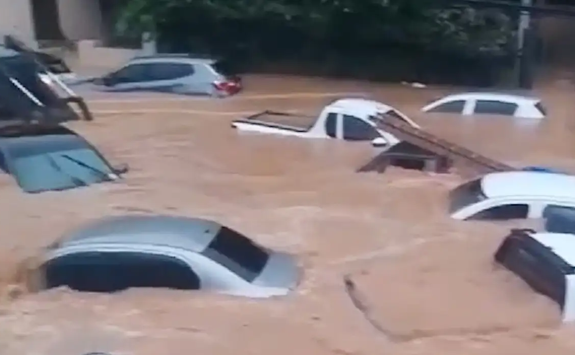 Donos de veículos afetados pelas chuvas em Apiacá e Mimoso do Sul não precisarão pagar IPVA e Licenciamento Anual 2024