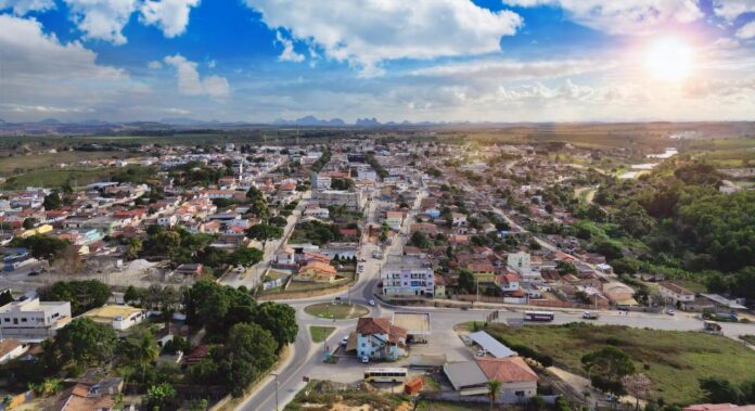Professora e diretora são chamadas de “macaca” e “escurinha” em ataques racistas de pais em escola de Boa Esperança