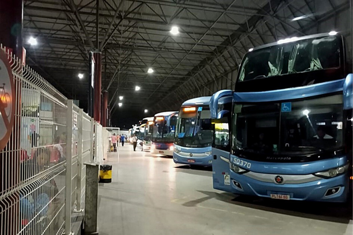 Projeto beneficia jovem de baixa renda com passagem de ônibus gratuita