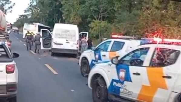 Acidente entre carro, van e moto mata idoso e deixa 18 feridos na BR 101 no Norte do ES