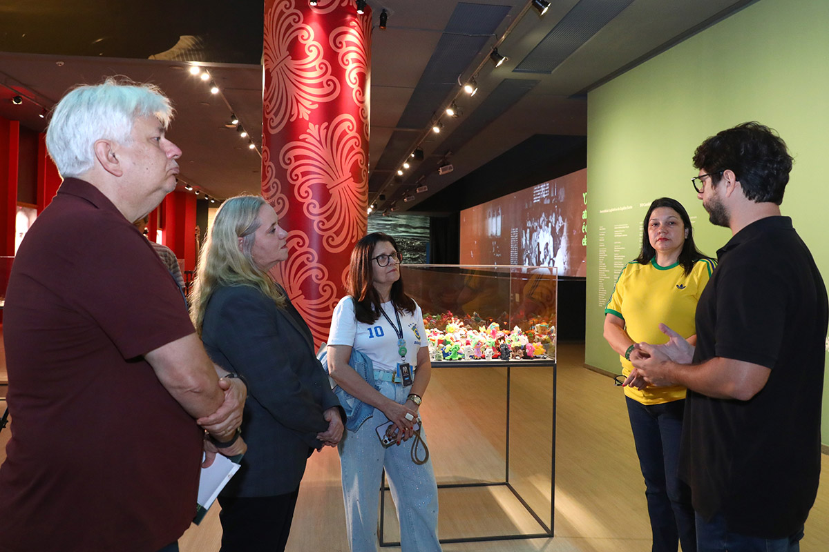 Professores participam de formação na mostra dos 190 anos da Assembleia