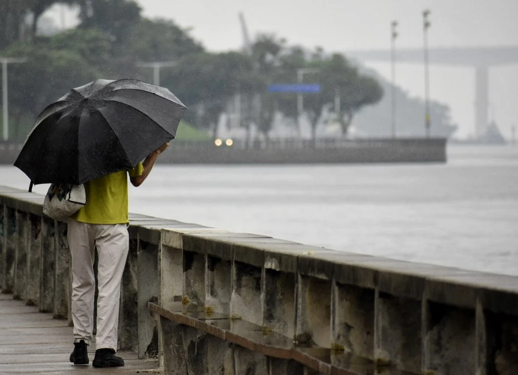 Inmet emite novo alerta de chuva para o Norte do ES; veja cidades