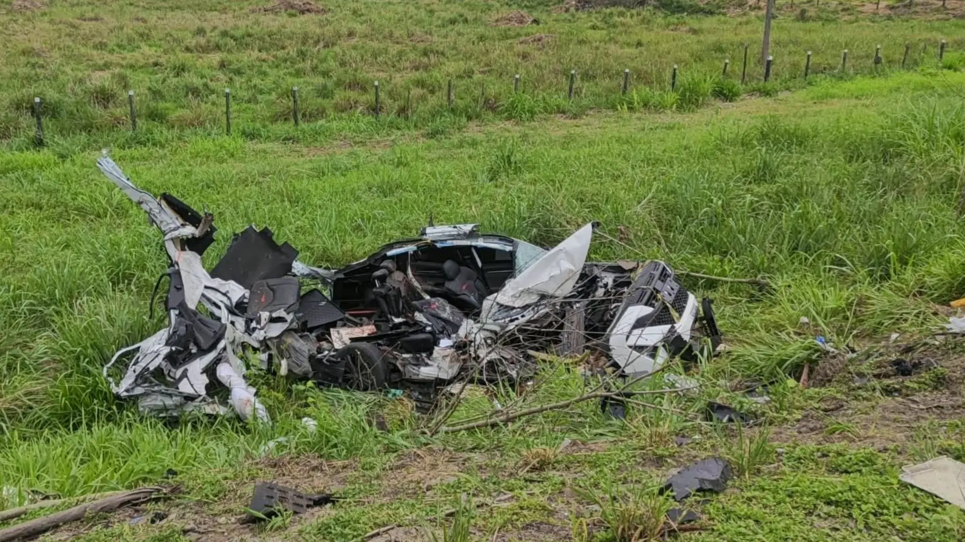 Colisão frontal deixa um morto e um gravemente ferido na BR 101 em Linhares