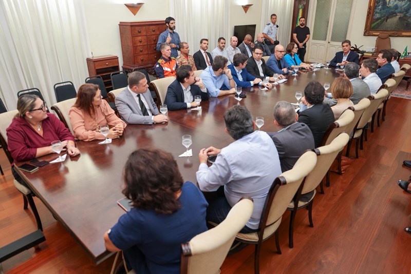 Governador Ricardo realiza primeira reunião de trabalho com o secretariado no Palácio Anchieta