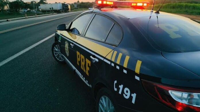 Motociclista morre em acidente com caminhão na BR 101 em Linhares