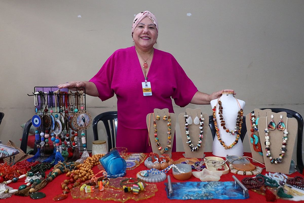 Feira de Artesanato da Assembleia apoia o Outubro Rosa