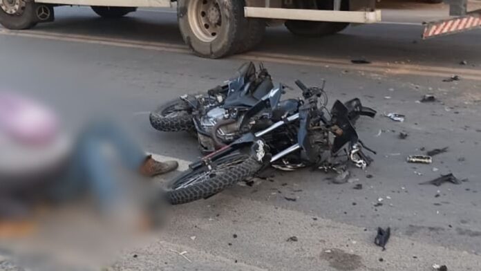 Motociclista fica ferido após acidente com caminhão em Nova Venécia