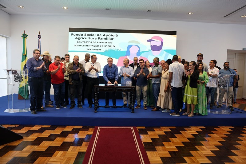 Associações e cooperativas da agricultura familiar assinam contratos de R$ 6mi com o Governo do Estado