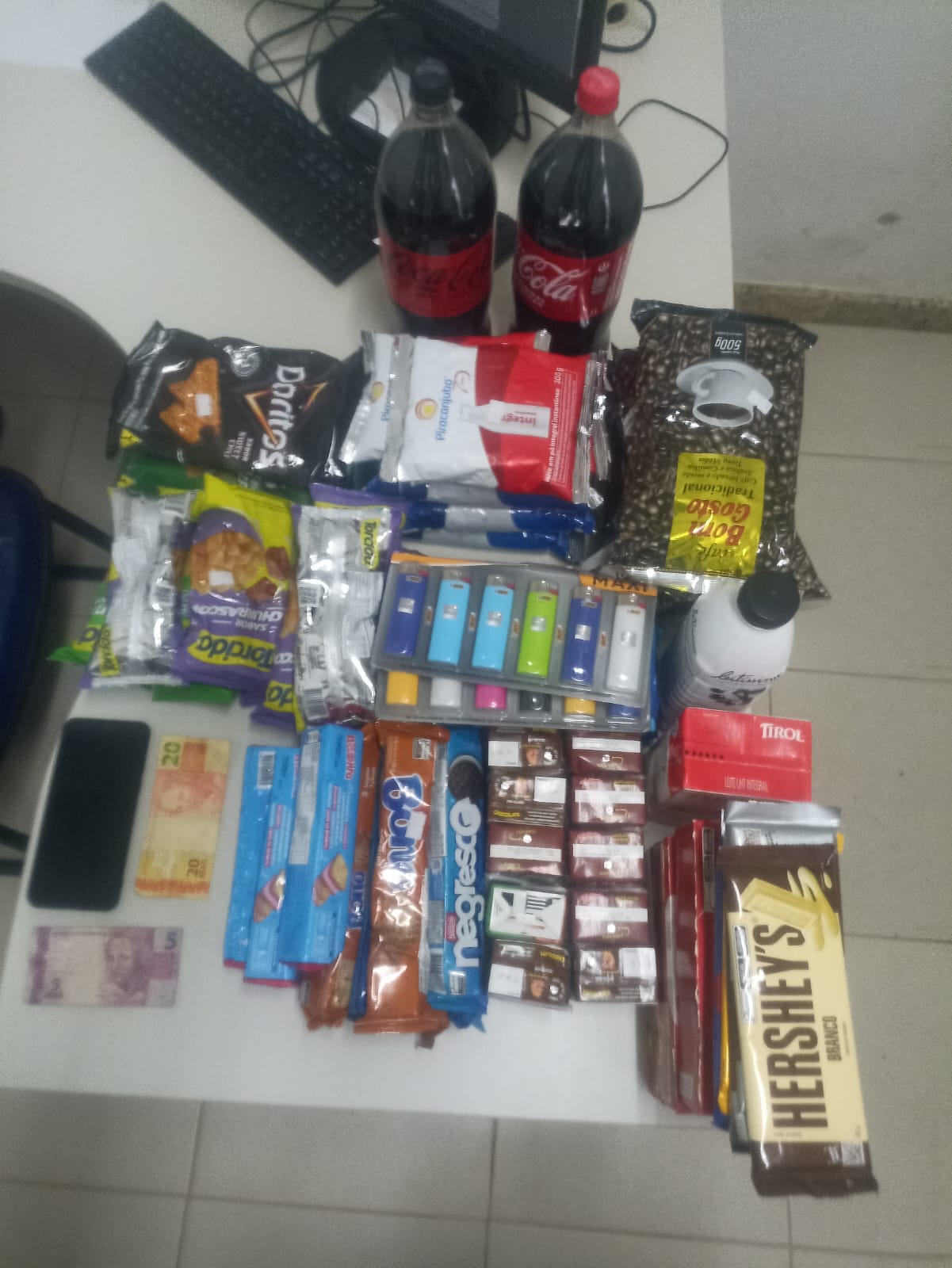 PM PRENDE SUSPEITO DE FURTO E RECUPERAM MERCADORIAS EM ÁGUA DOCE DO NORTE