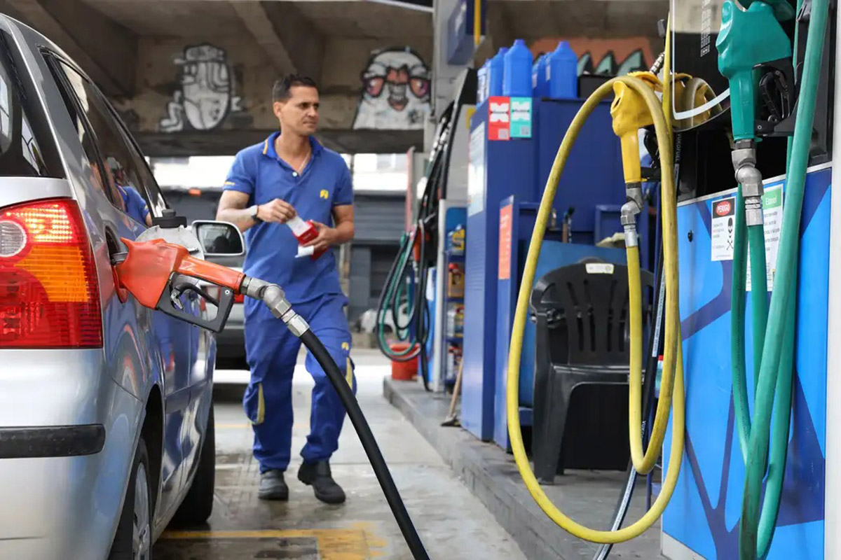 Projeto garante assentos para frentistas em posto de combustíveis