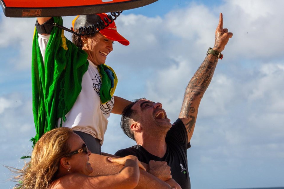 Luna Hardman conquista título histórico no Havaí