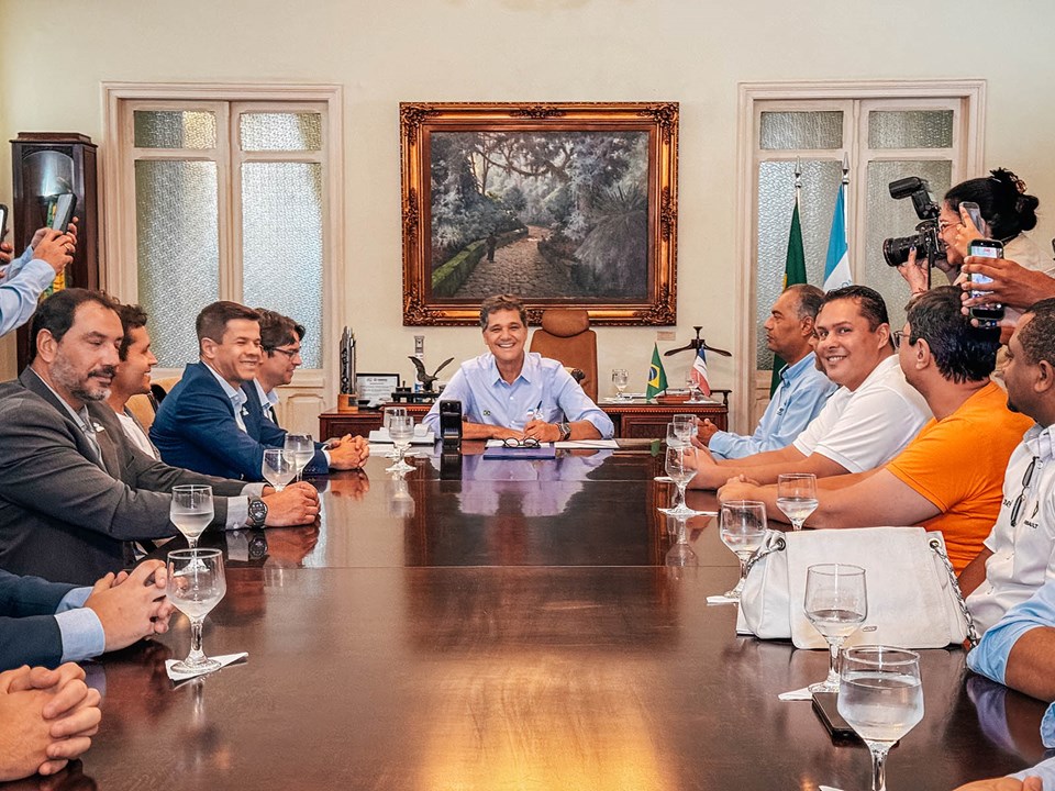 Governo amplia isenção de ICMS para veículos elétricos e híbridos e beneficia taxistas e motoristas de aplicativo