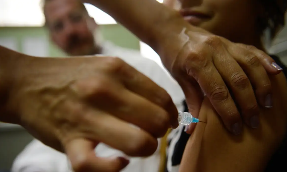 Estado adota esquema de dose única da vacina HPV para crianças e adolescentes de 9 a 14 anos