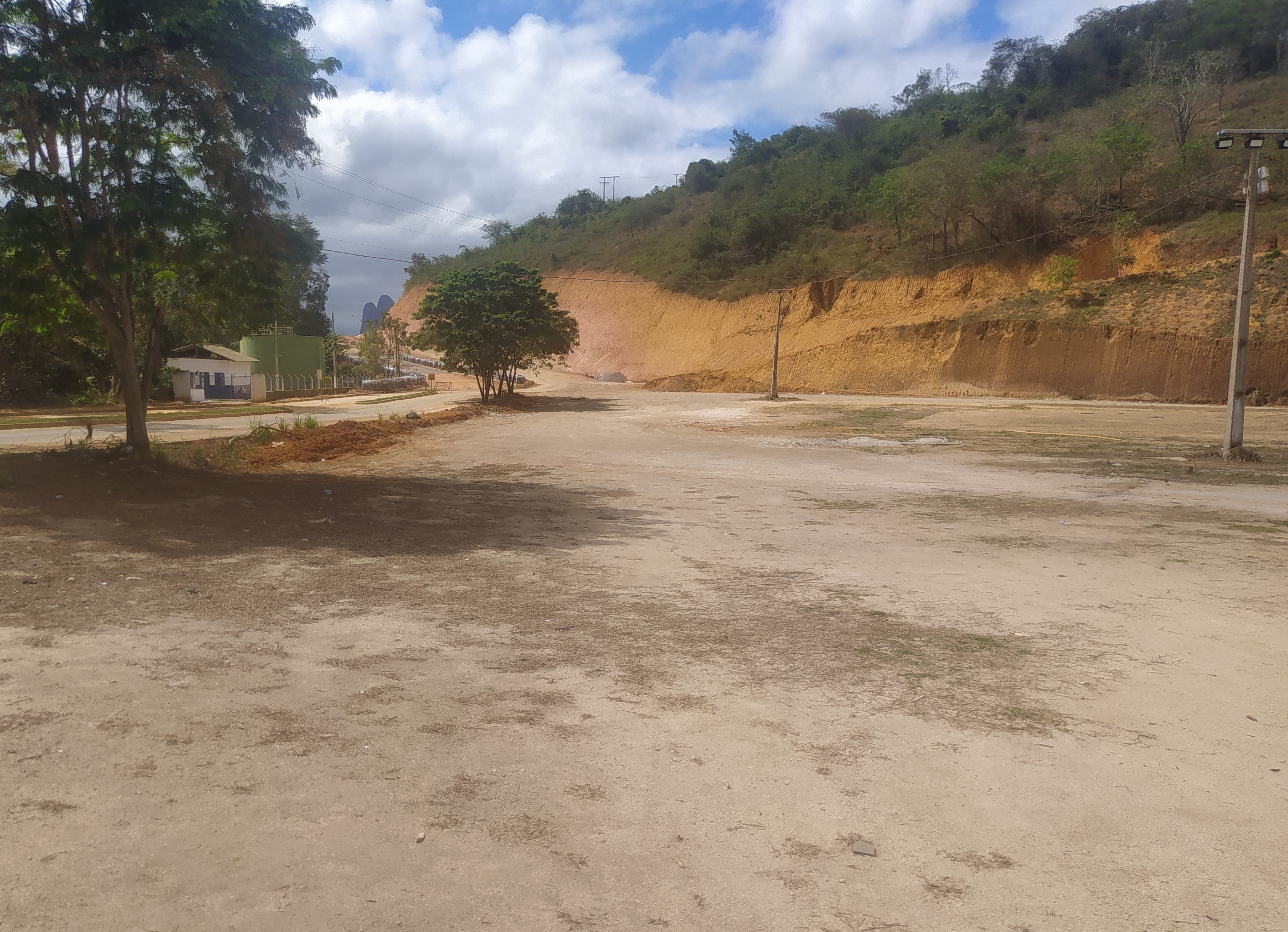 Lotes comerciais ficam pr&oacute;ximos &agrave; &ldquo;&Aacute;rea de Festas&rdquo; no sentido S&atilde;o Pedro