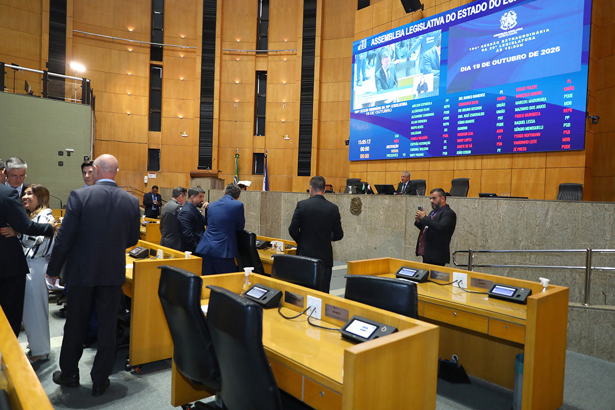 Deputados aprovam medida para estimular empresas a contratar idosos