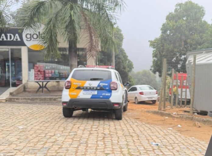 Homem é encontrado ferido no pescoço em terreno baldio em Colatina