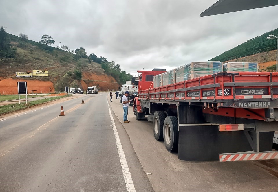 Operação de trânsito em Colatina aborda mais de 70 caminhões