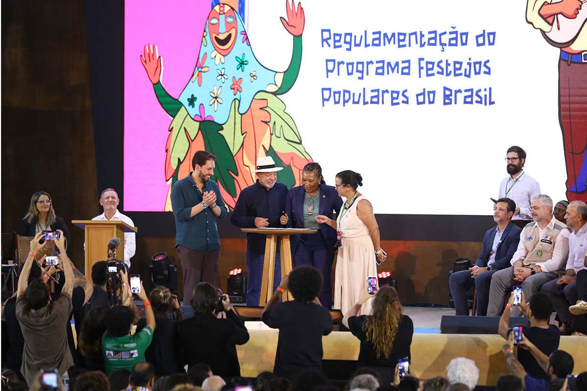 No ES, Lula anuncia medidas de incentivo à cultura