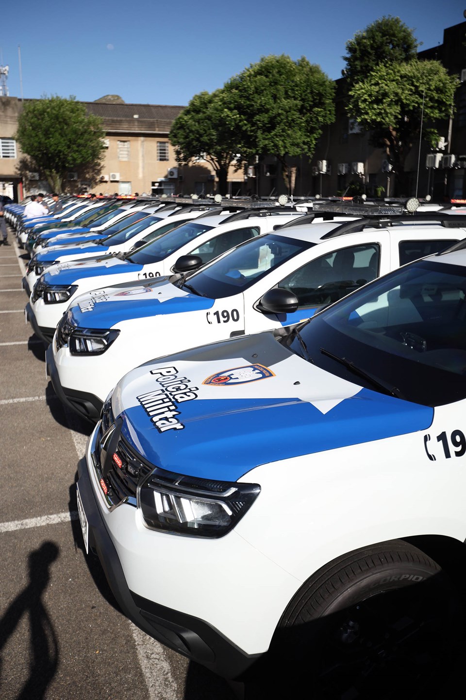 Governo do Estado entrega 115 novas viaturas semiblindadas à Polícia Militar