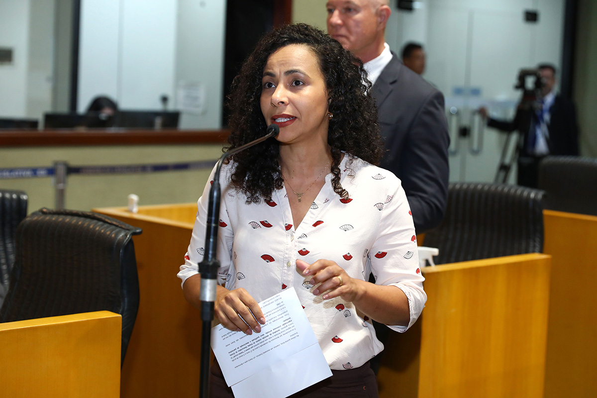 Ales recorre ao Itamaraty sobre caso de cineasta detida no EUA