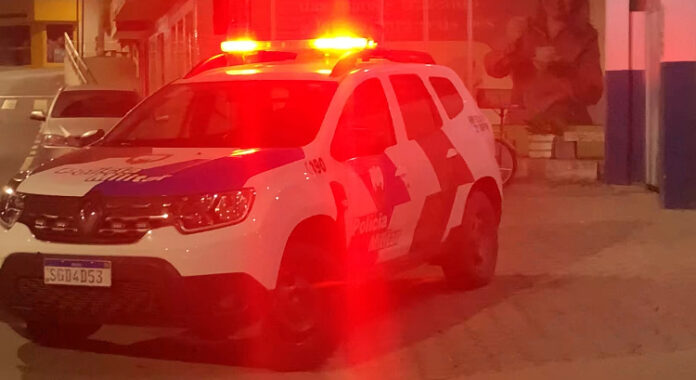 Homem pede número de telefone de mulher e é assassinado a tiros por ex-companheiro ciumento em Vila Valério