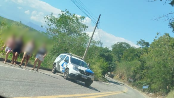 Mulher sai para buscar filhos na escola e é encontrada morta às margens de estrada no ES