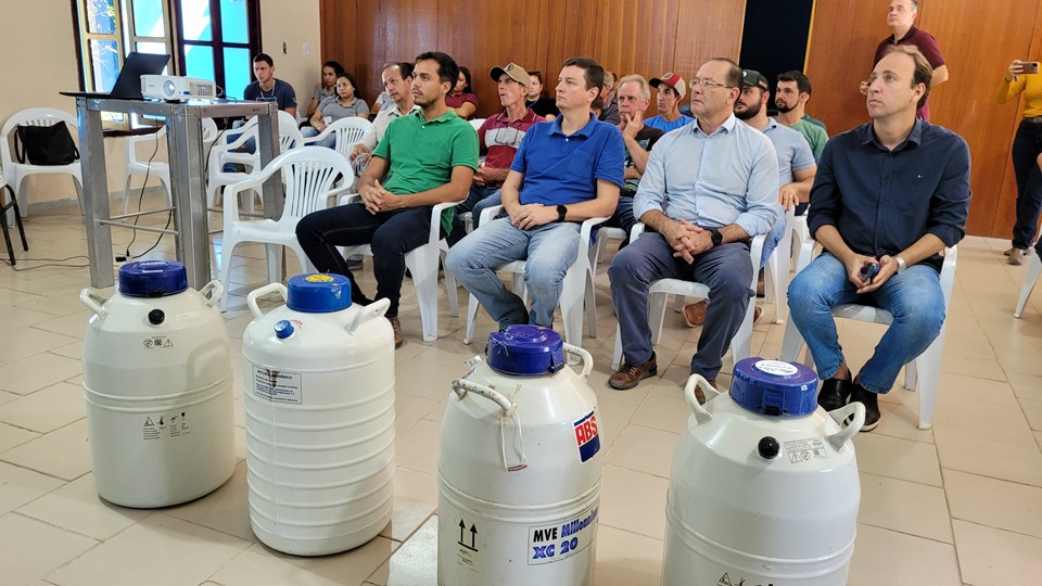 A sele&ccedil;&atilde;o dos pecuaristas &eacute; realizada observando requisitos b&aacute;sicos de estrutura&ccedil;&atilde;o da propriedade, sanidade e alimenta&ccedil;&atilde;o dos animais