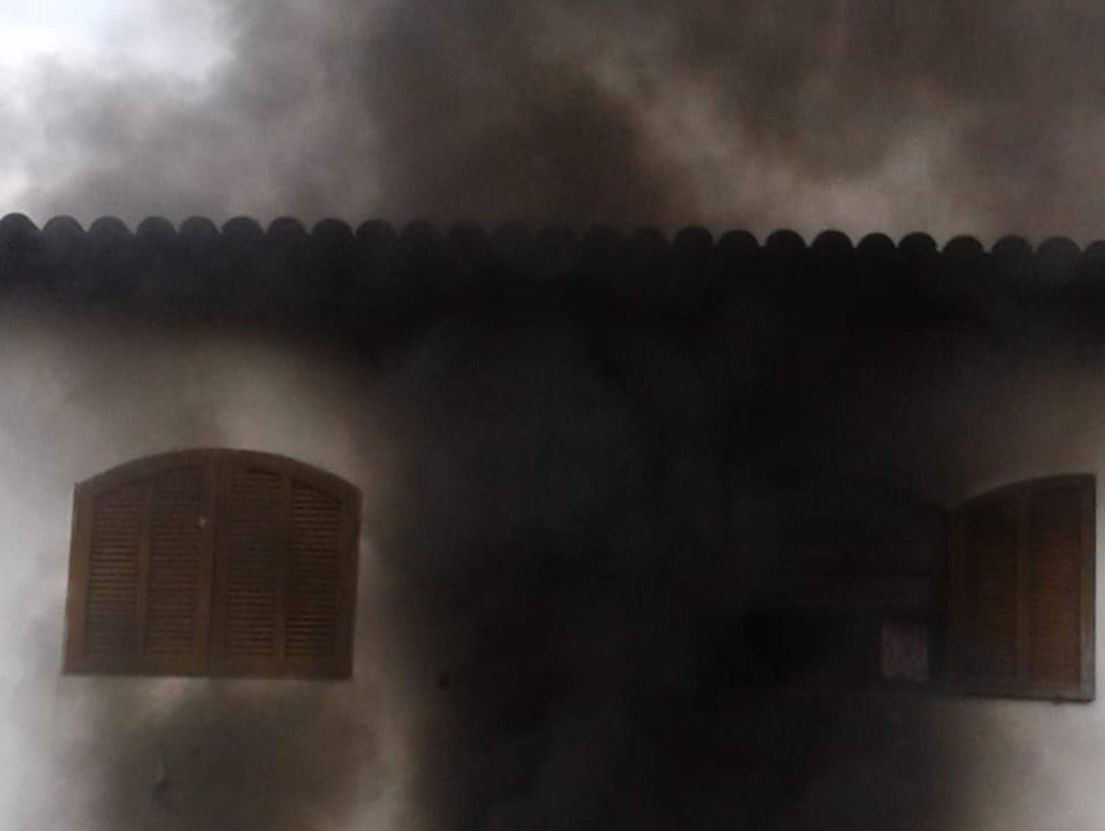 Crianças morrem durante incêndio em residência de dois andares em Paraty